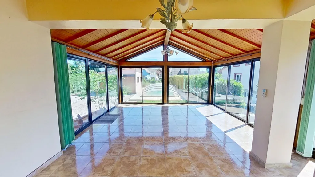Terrace - Spacious Ground Floor House with Pool in Hombourg