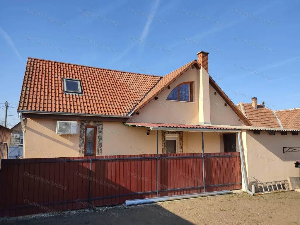 Exterior - Energy-Efficient Family House in Tápiószele
