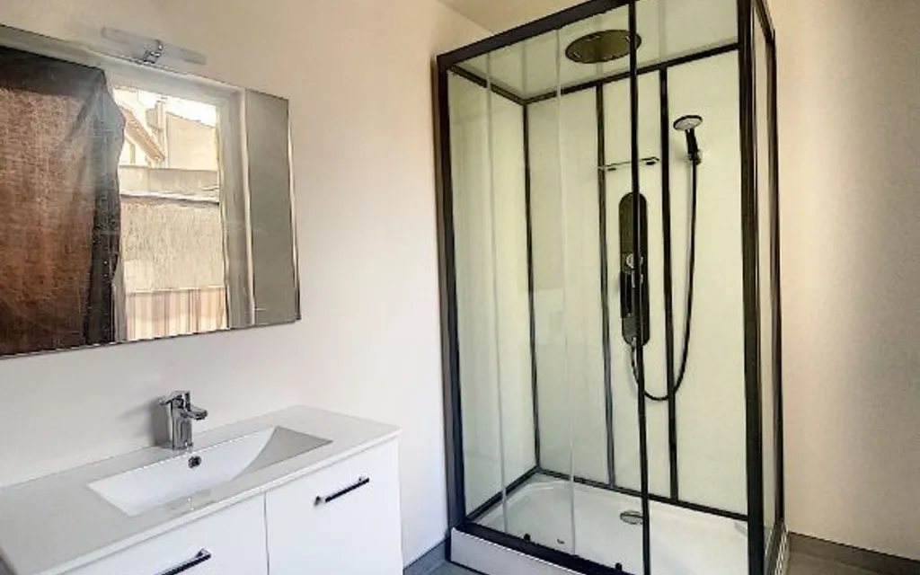 Salles de bain - Appartement T2 avec Balcon au Centre Ville de Montluçon