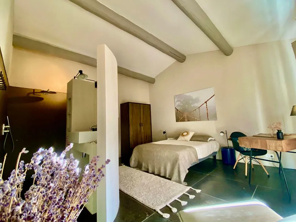 Chambres - Villa Luxueuse avec Piscine à Ménerbes