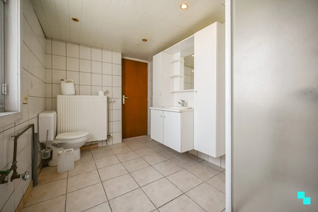 Bagni - Corner House to Renovate in Izegem