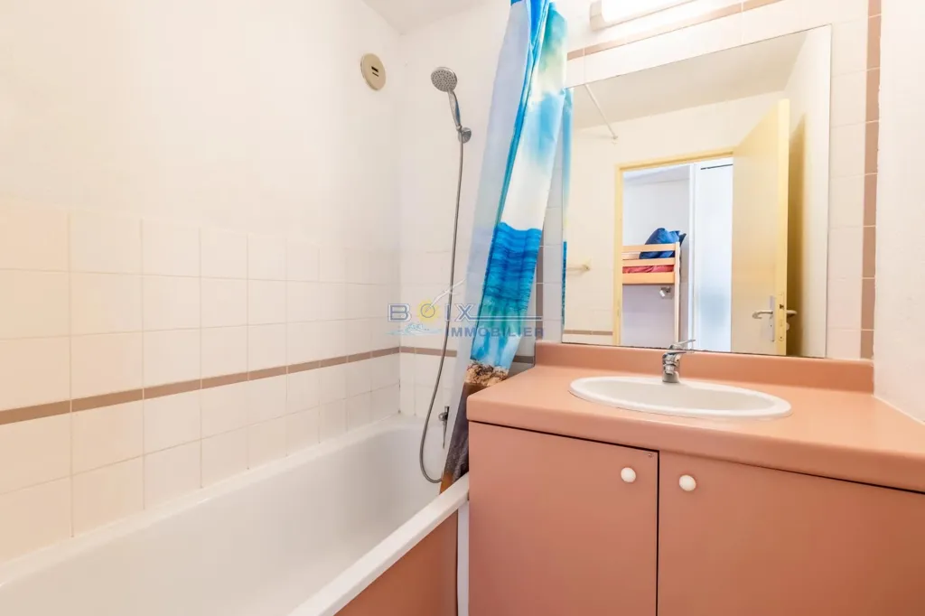 Bathrooms - Studio with Sea View at La Corniche, Sète