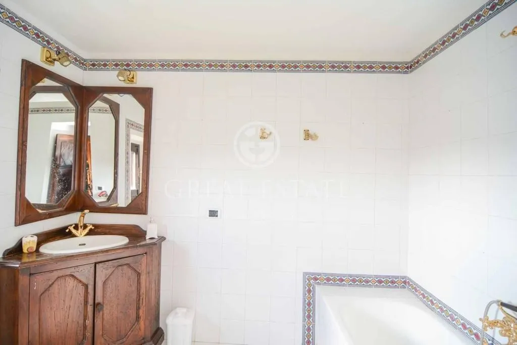 Bathrooms - Ancient Castle with Pool in Umbria