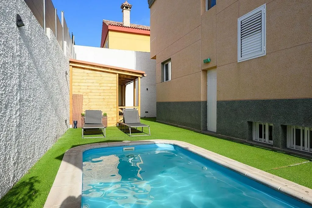 Bassein - Terraced House with Pool in Las Mesas