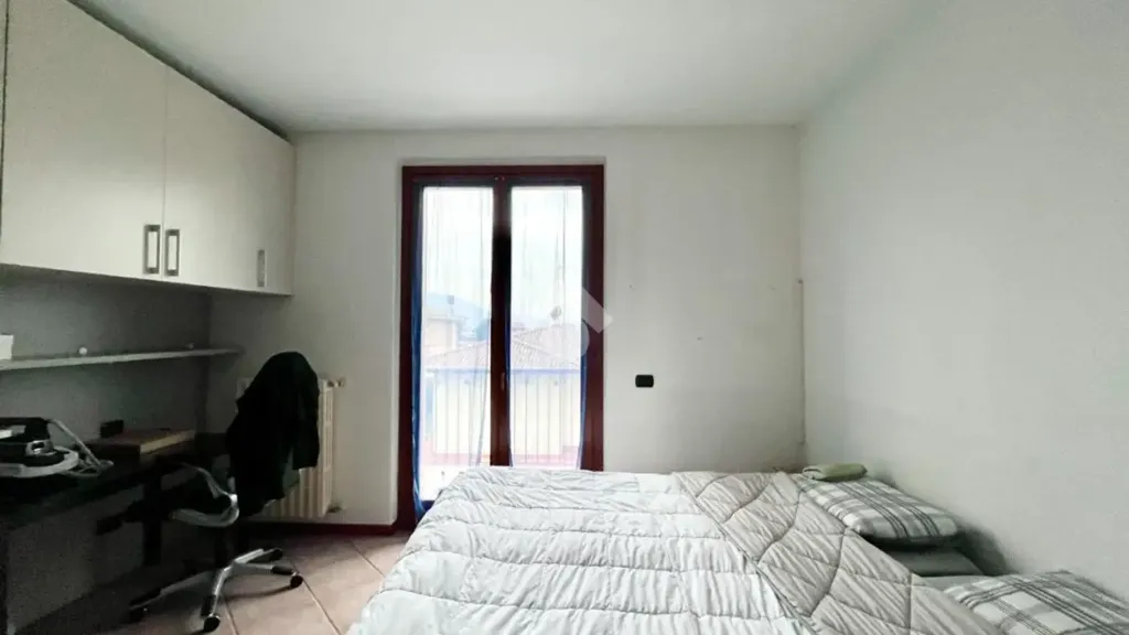 Chambres - Trilocale with Terrace in Adro
