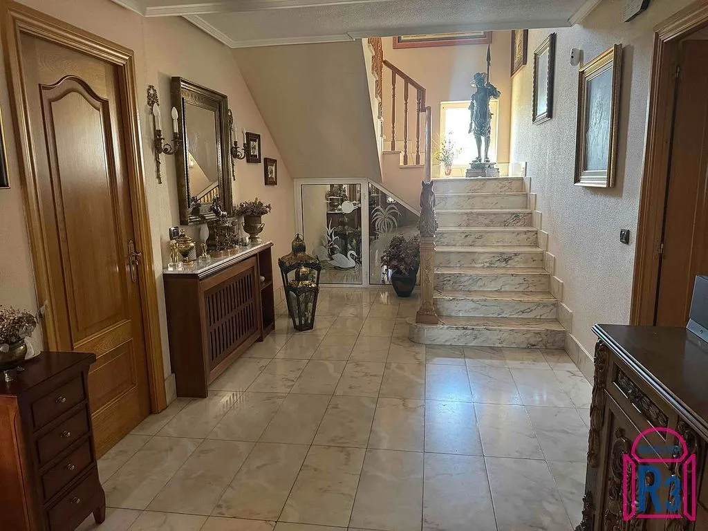 Esik - Semi-detached House with Pool in Villaquilambre