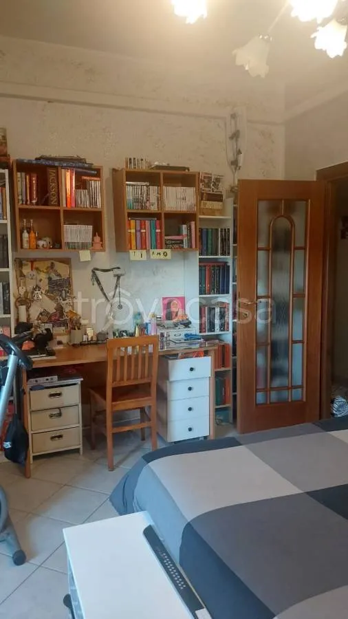 Magamistoad - Rear-Facing Apartment with Balcony in Turin