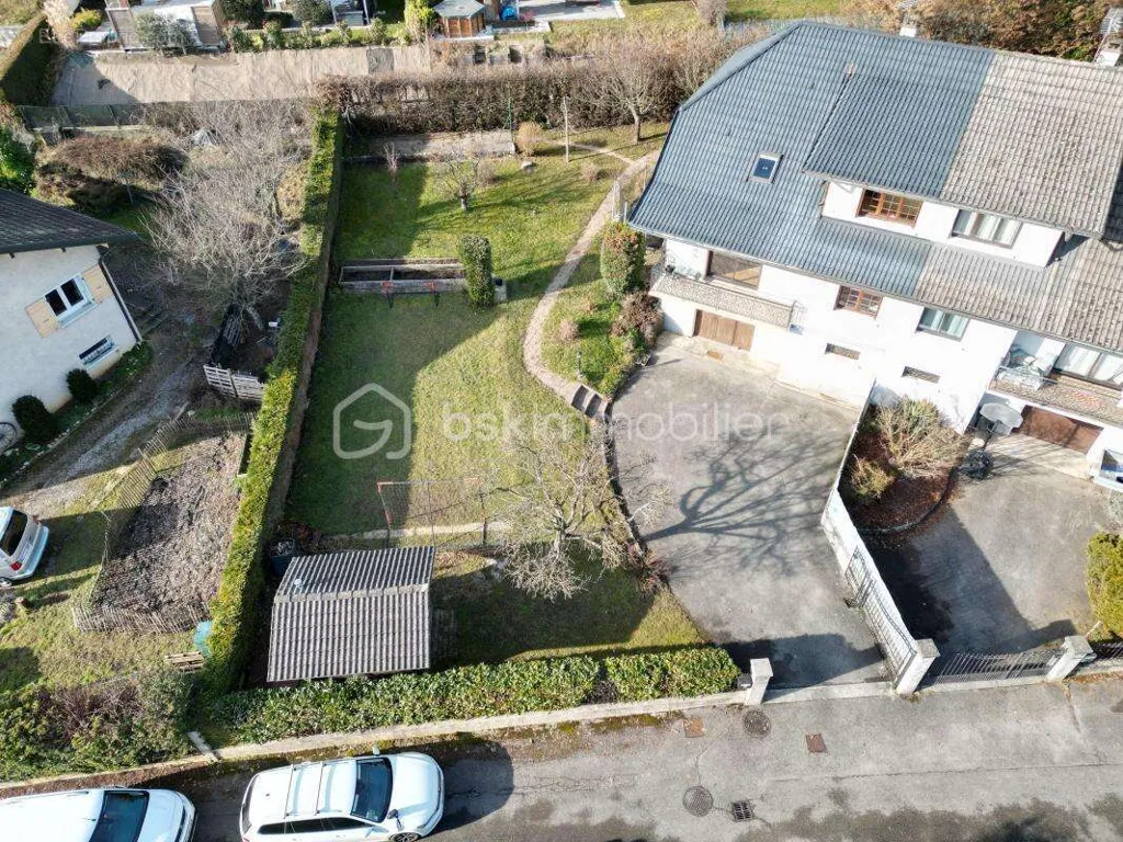 Õhuvaade - Detached House with Garden in Bromines