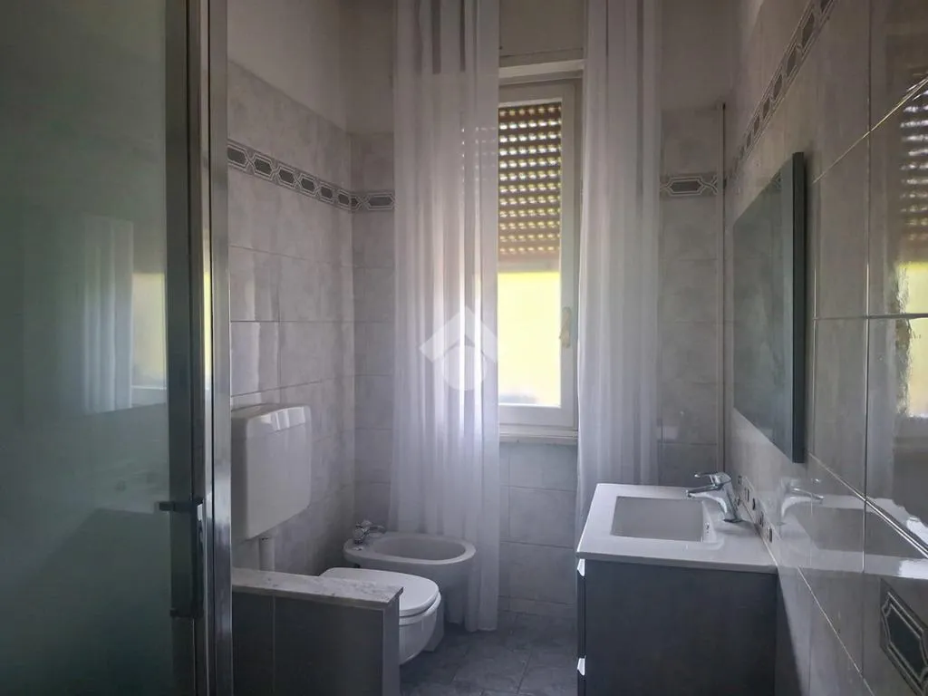 Salles de bain - Apartment with Balcony in Savona