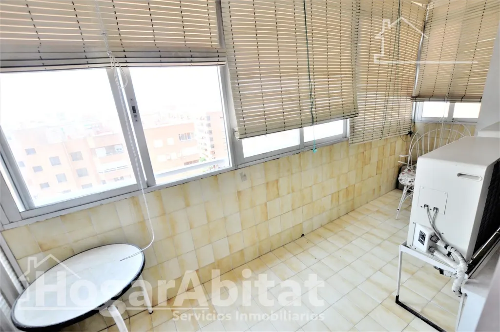 Vannitoad - Spacious Apartment with Balcony in Malilla, Valencia