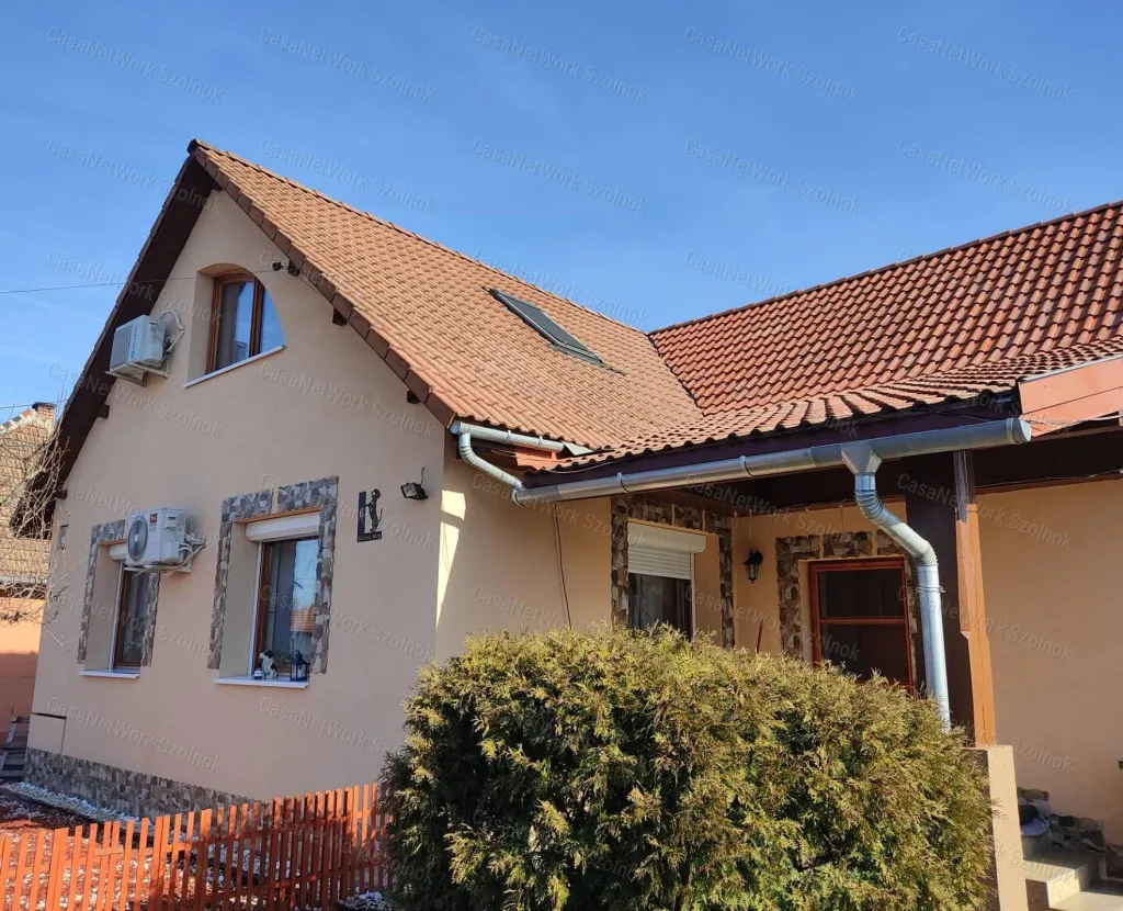 Exterior - Energy-Efficient Family House in Tápiószele