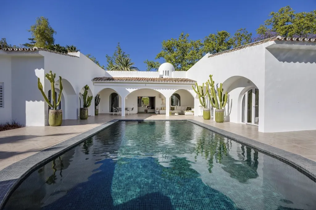 Piscine - Renovated Villa with Mountain View in Marbella