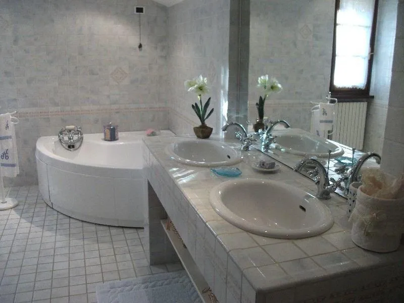 Salles de bain - Divided Villa with Garden in Forte Dei Marmi