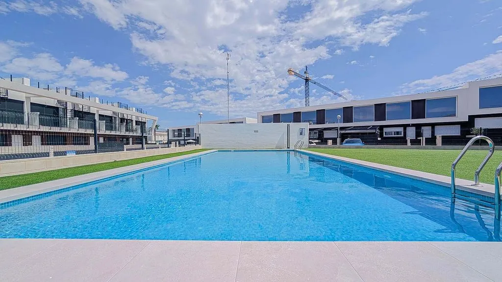 Piscina - Corner Semi-detached House with Pool in Gran Alacant