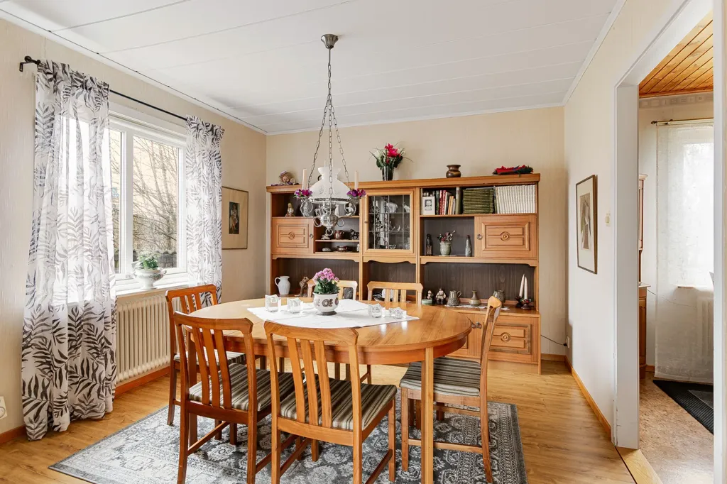 Söögituba - Well-Maintained Villa with Mountain View in Jönköping