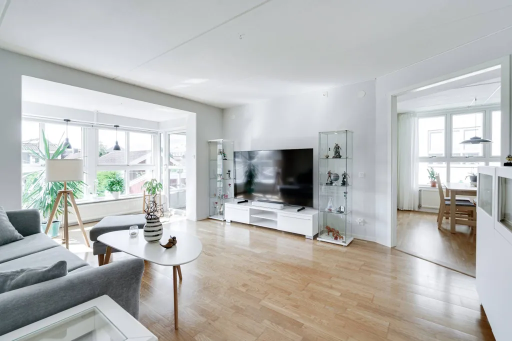 Séjour - Apartment with South-Facing Balcony in Örebro