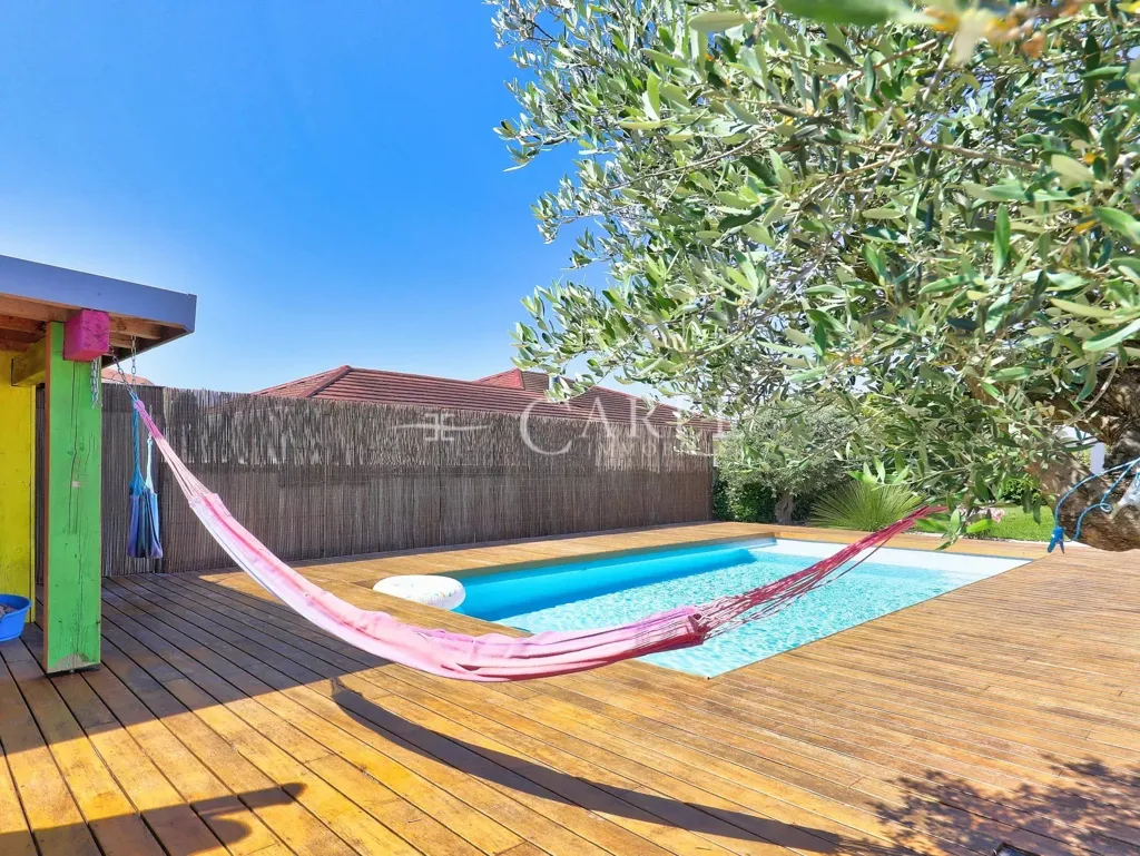Piscine - Villa de Standing avec Piscine à Villette d'Anthon