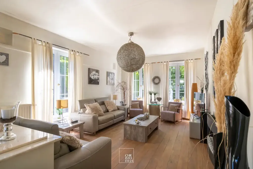Séjour - Villa Charmante avec Jardin Sécurisé dans un Cadre Boisé