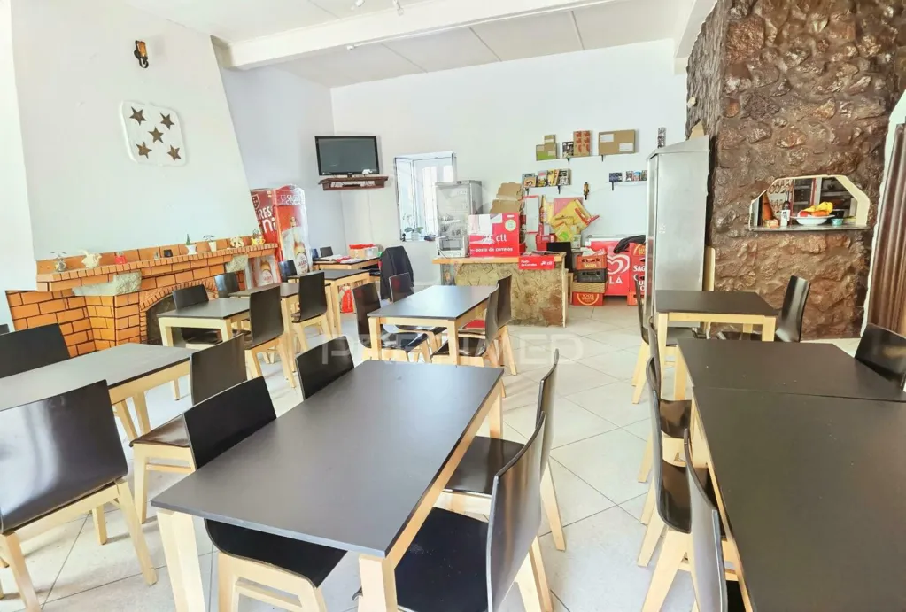 Söögituba - Restaurant with Terrace in Santarém