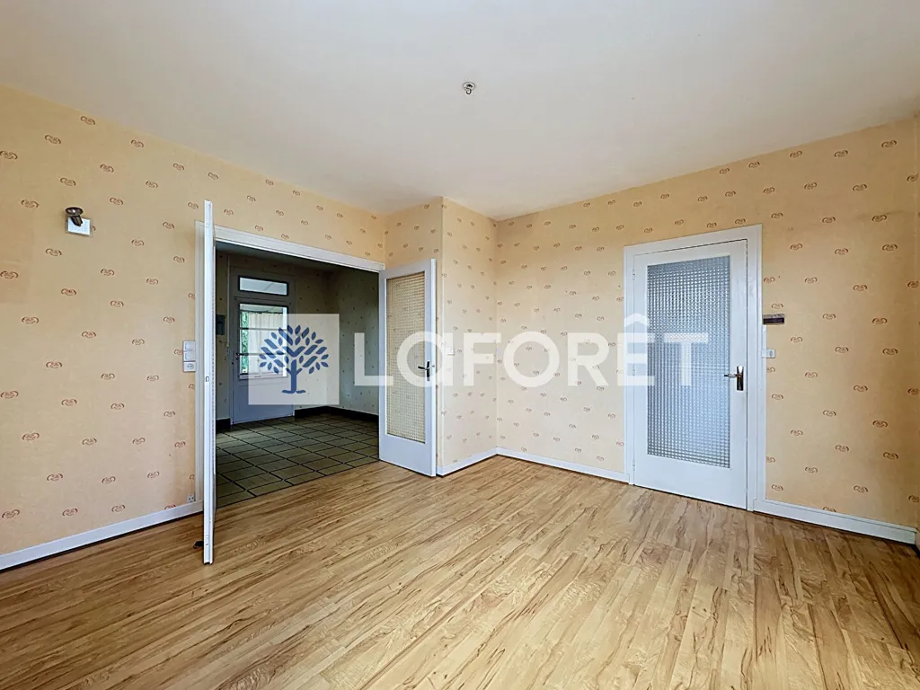 Toad - Four-Bedroom House with Garden in Thouars