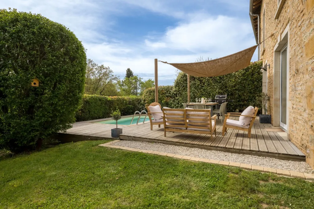 Terrass - Renovated House with Pool in Legny