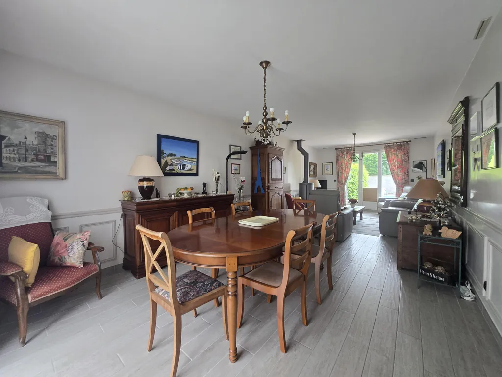 Dining Room - House with Pool in Estrées-Saint-Denis
