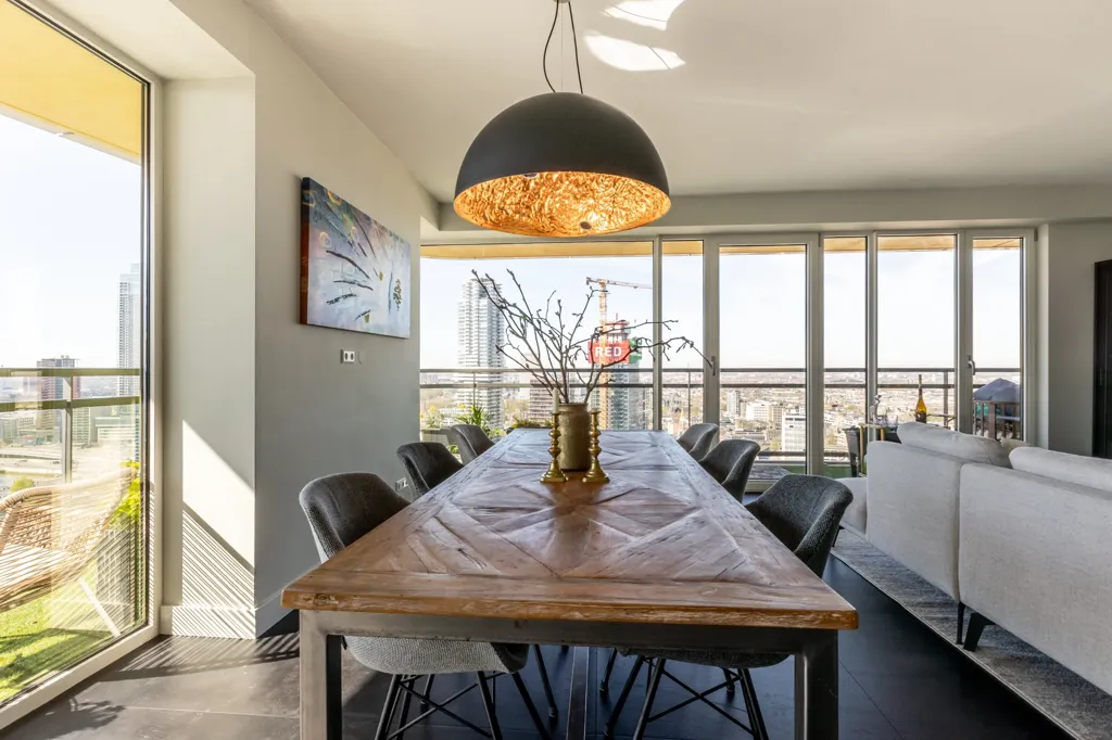 Dining Room - Apartment with Skyline View on 27th Floor in Rotterdam
