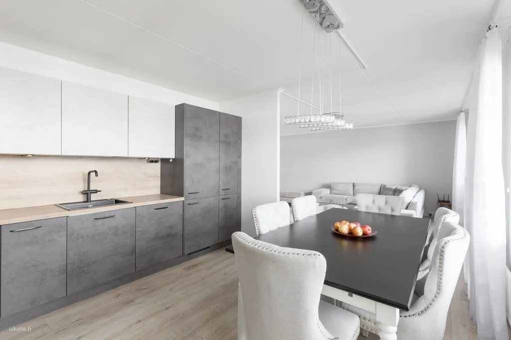 Salle à manger - Spacious Apartment with Garden in Kivenlahti, Espoo