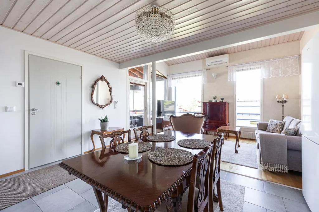 Salle à manger - Two-Bedroom Cottage with Sauna in Sastamala