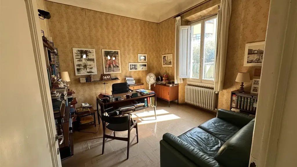 Bureau - Characterful Villa with Garden in Impruneta