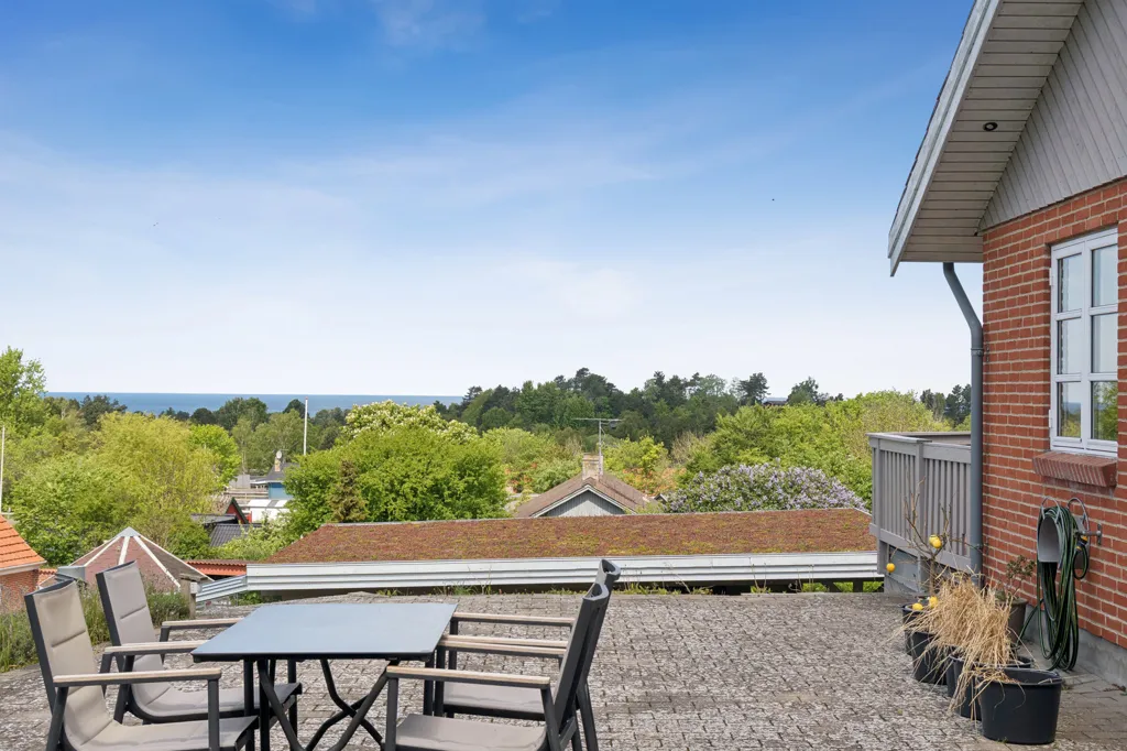 Terrasse - Detached Villa with Garden in Fårevejle