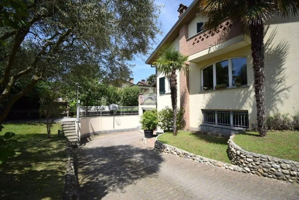 Exterior - Luxury Villa with Private Garden in Brugherio