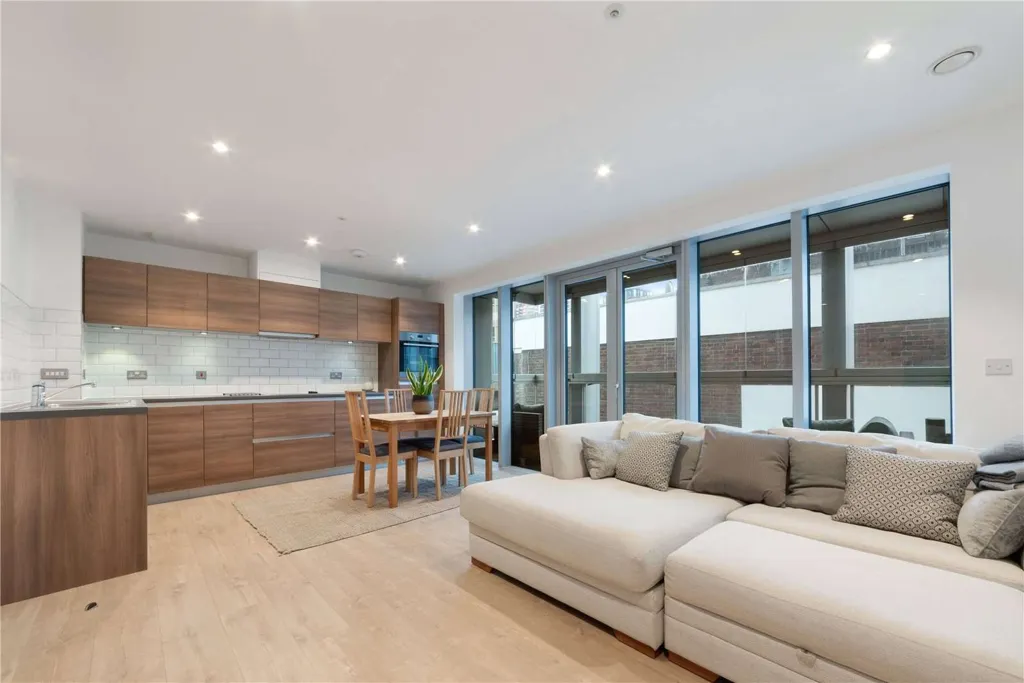 Living Room - 2-bedroom apartment in London