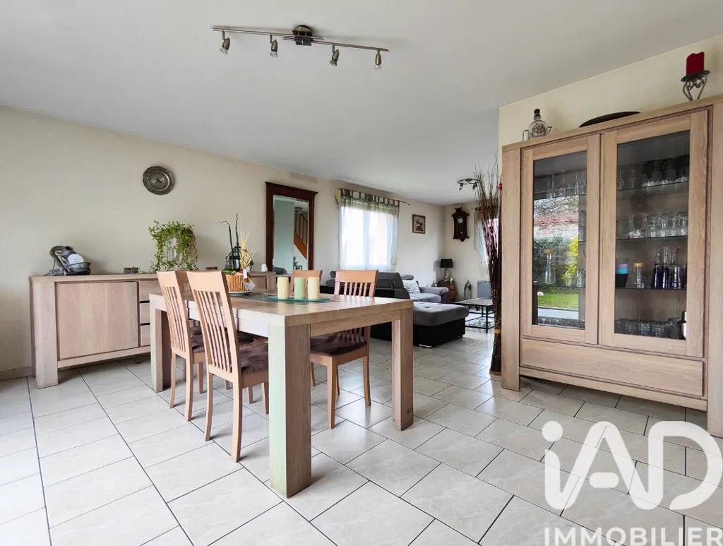 Salle à manger - Maison avec Jardin et Garage à Lallaing
