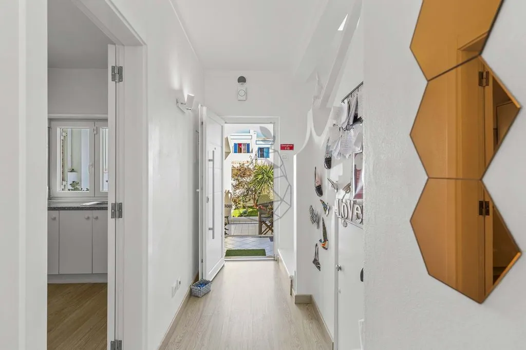 Hallway - 2-Bedroom Villa with Private Garden in Albufeira