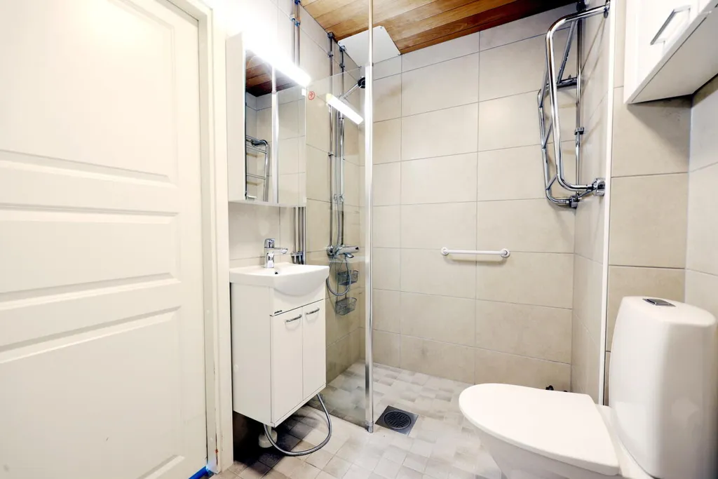 Salles de bain - Modernised Apartment with Balcony in Ojoisten