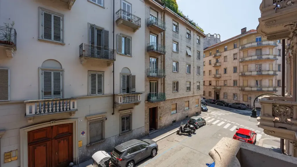 Exterior - Liberty Style Apartment with Bow Window in Turin