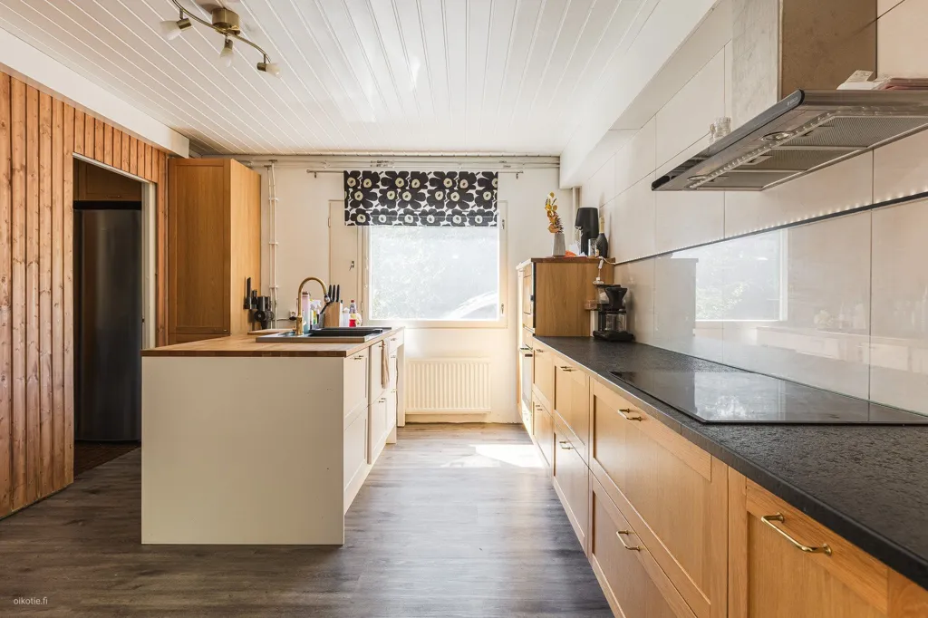 Cuisine - Detached House with Pool in Lahti Patomäki