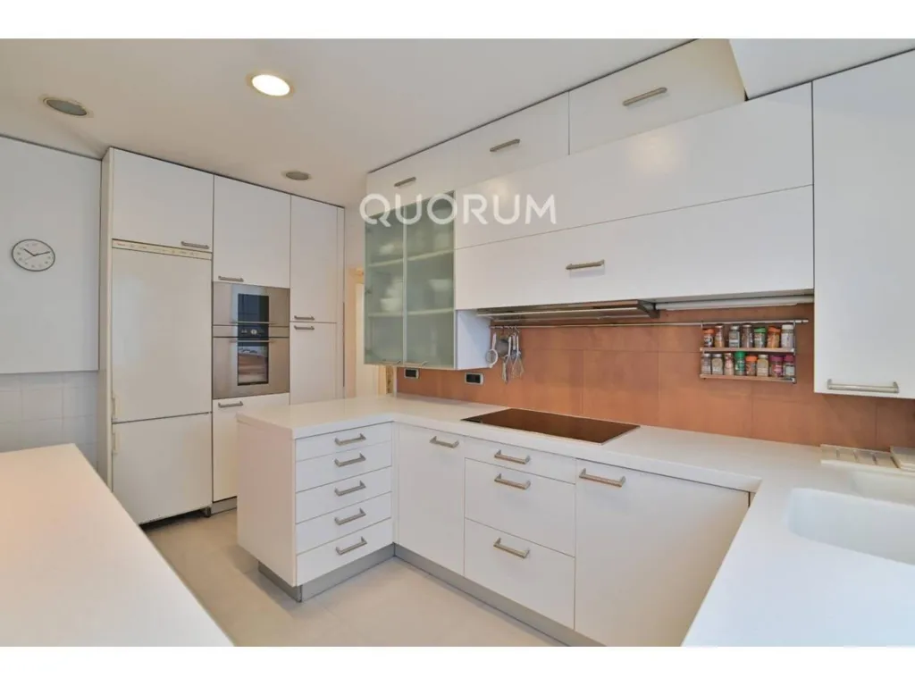 Cuisine - Señorial Flat with Park Views in Abando, Bilbao