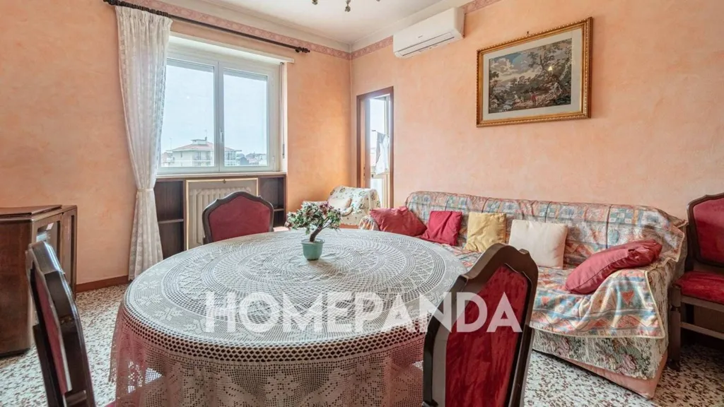 Söögituba - Apartment with Dual Balconies in Turin