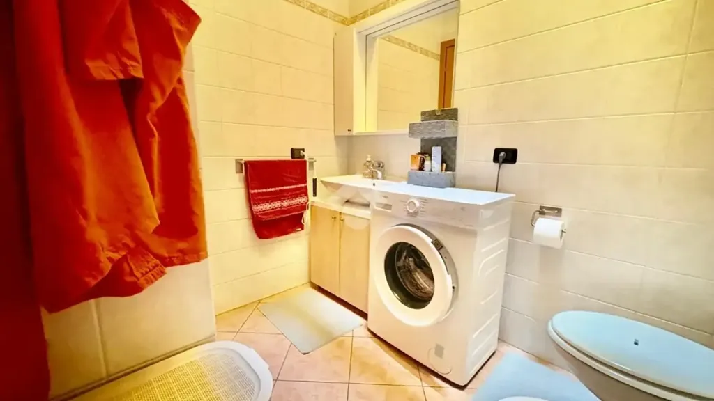 Bagni - Modern Apartment with Balcony in Calcinate