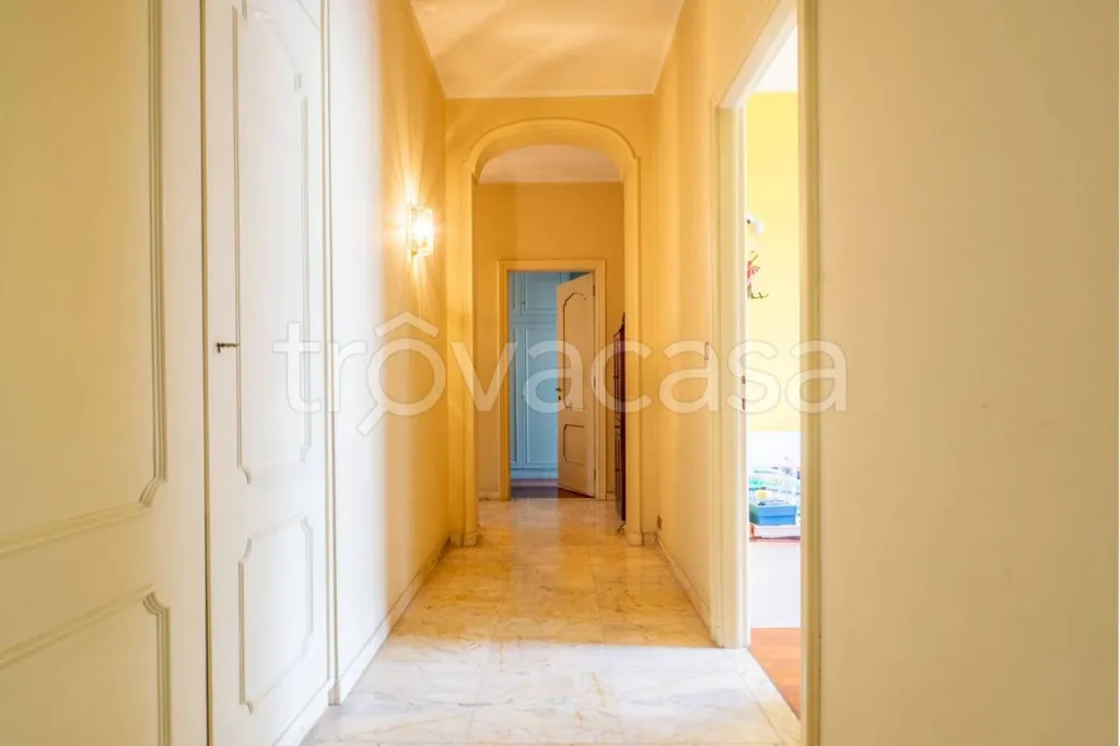 Ingresso - Apartment with Balcony in Turin's Crocetta