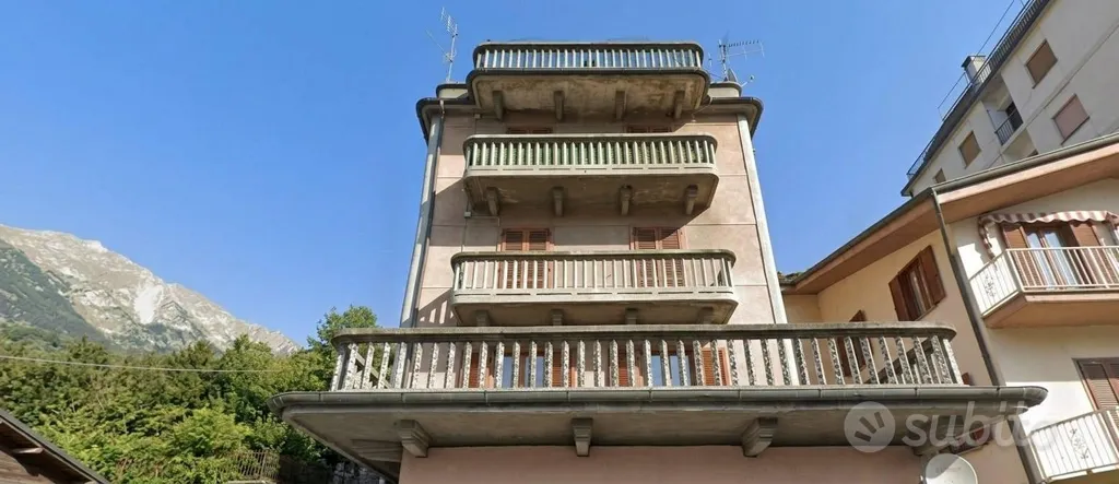 Appartement 6 pièces à IT