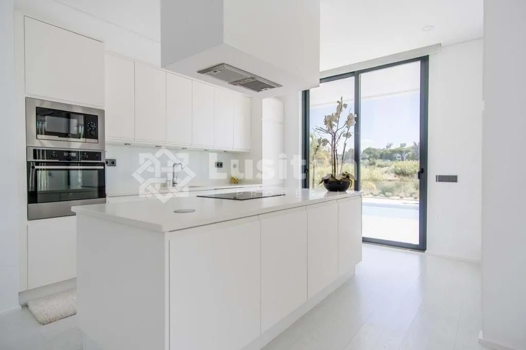 Kitchen - Luxury Villa Next to Golf Course in Vilamoura