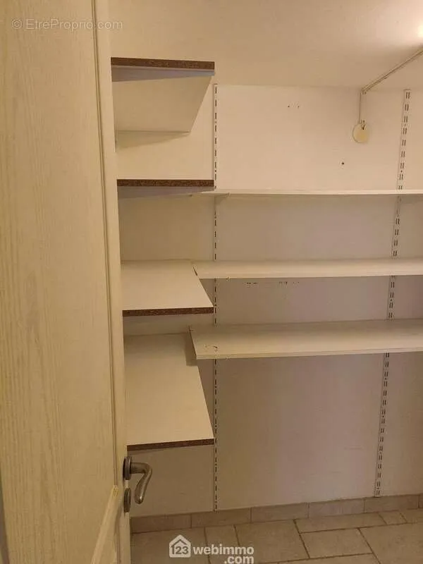 Toad - Duplex with Rare Volumes in Sète Centre