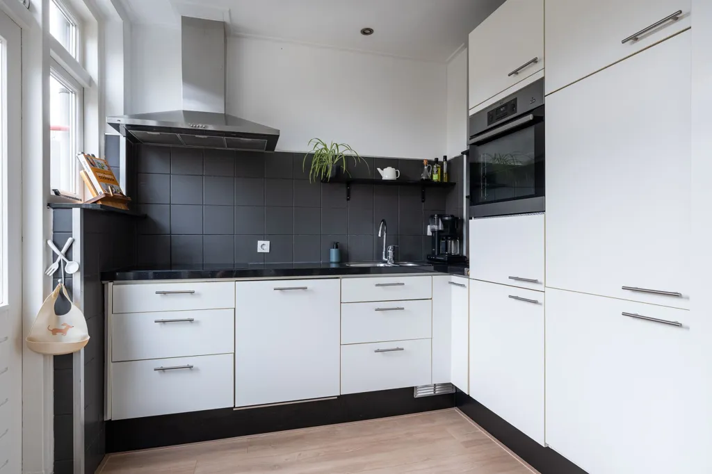 Cucina - Bright Bungalow with Balcony in Zuilen