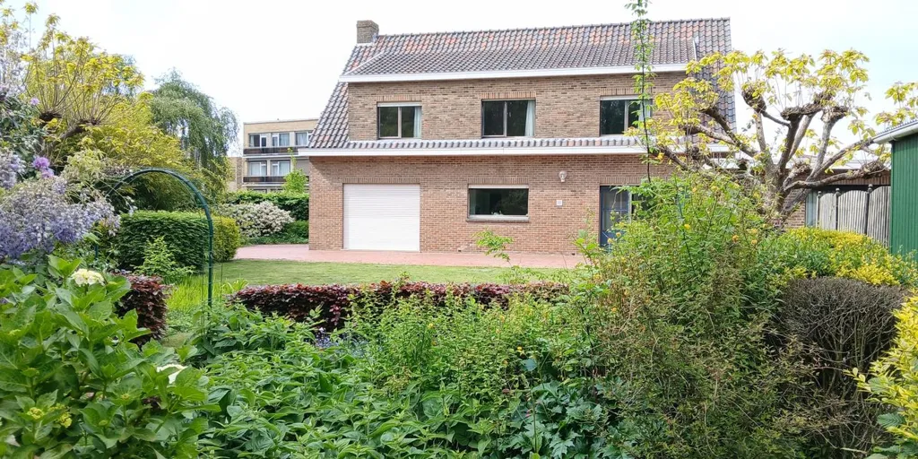 Aed - Spacious Detached House with Garden in Houthulst