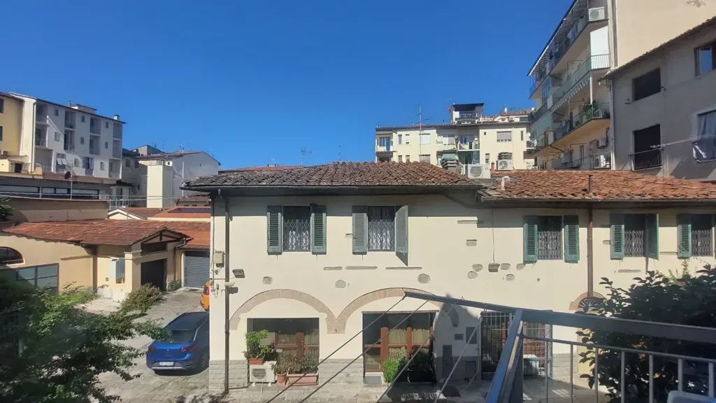 Välivaade - Rustic 5-Bedroom Apartment in Florence