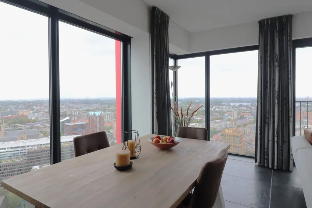 Dining Room - Furnished Apartment with City View in Rotterdam