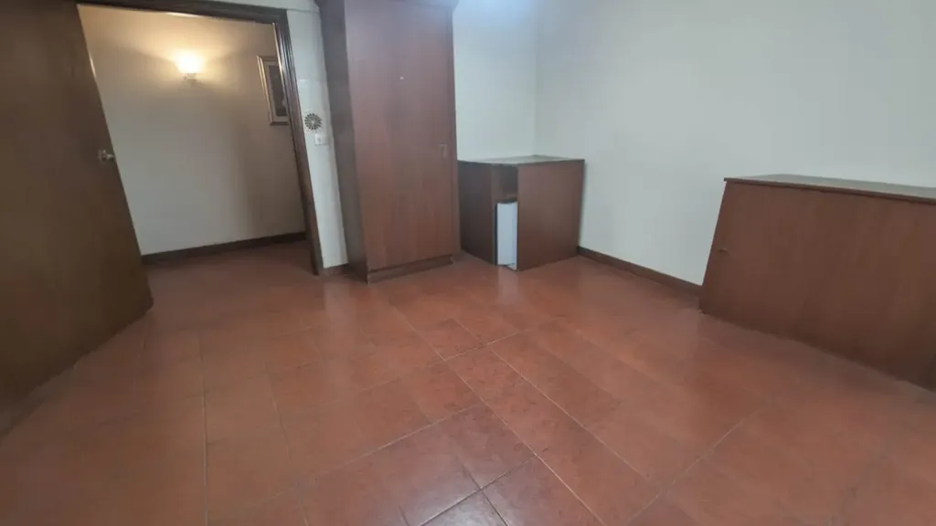 Pièces - 4-Room Apartment with Balcony in Florence